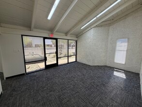 912 S Park Ln, Tempe, AZ for lease Interior Photo- Image 2 of 14