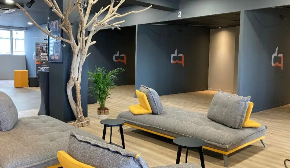 Retail in Mérignac for lease Interior Photo- Image 1 of 6