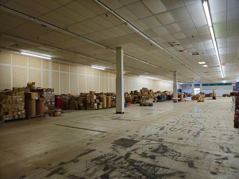 4495-4499 Mall Dr, Steubenville, OH à louer - Photo du bâtiment - Image 2 de 24