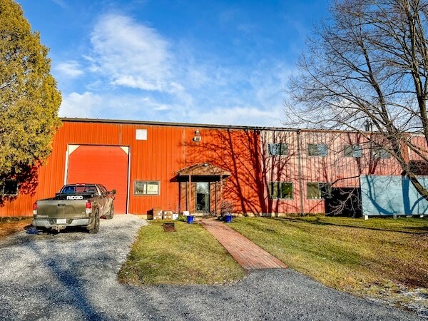 823 Ferry Rd, Charlotte, VT à vendre - Photo du bâtiment - Image 2 de 8