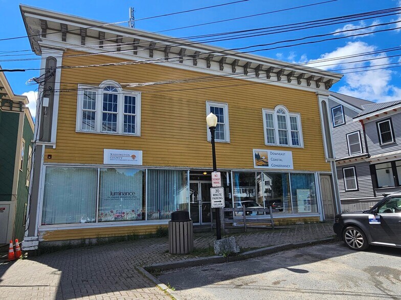 6 Colonial Way, Machias, ME à vendre - Photo du bâtiment - Image 2 de 17