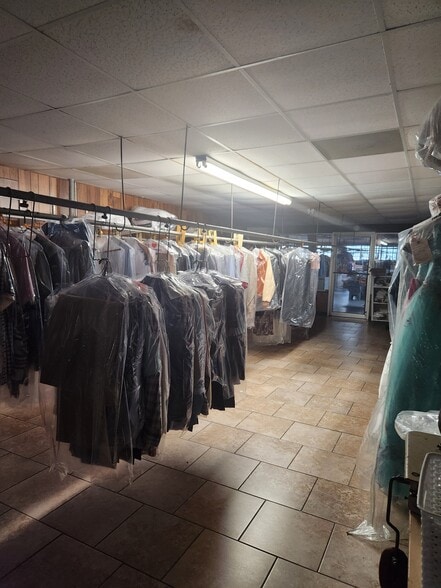 702 W Willis St, Alvin, TX for sale - Interior Photo - Image 3 of 8