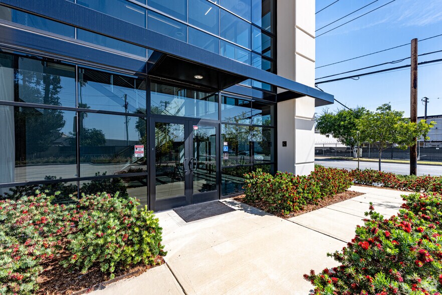 415 S Motor Ave, Azusa, CA à louer - Photo du bâtiment - Image 3 de 9