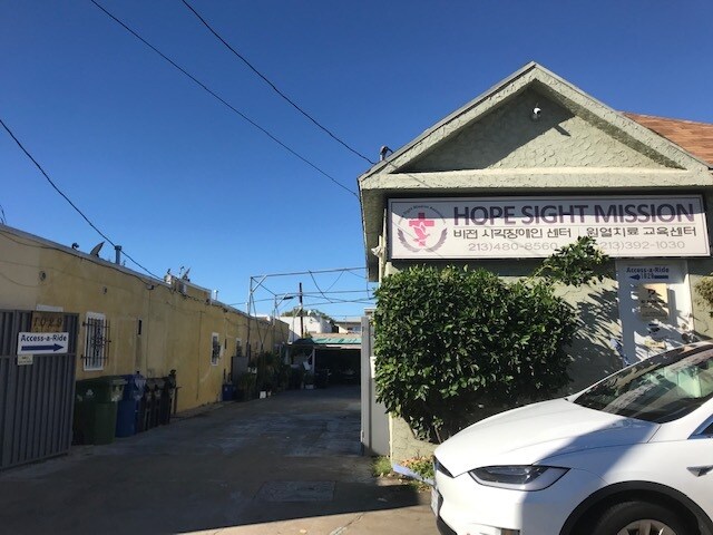 1029 S Normandie Ave, Los Angeles, CA à vendre - Photo du bâtiment - Image 3 de 4