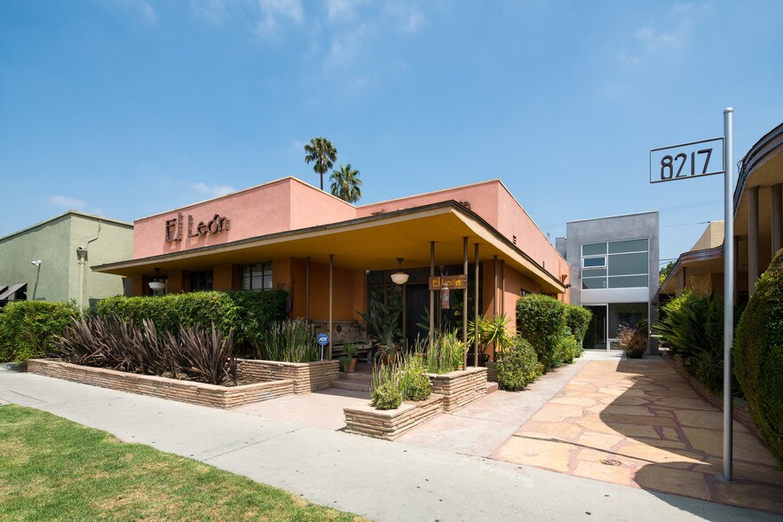 8217 Beverly Blvd, Los Angeles, CA for lease - Primary Photo - Image 1 of 5