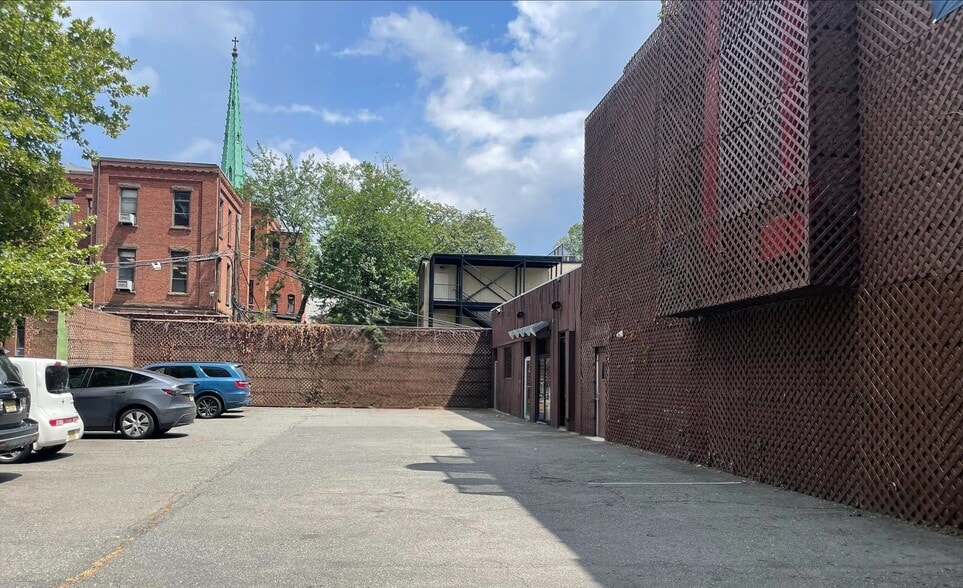 160 University Ave, Newark, NJ for lease - Building Photo - Image 2 of 2