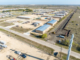 Plus de détails pour 7977 Old Bastrop Rd, New Braunfels, TX - Industriel à louer