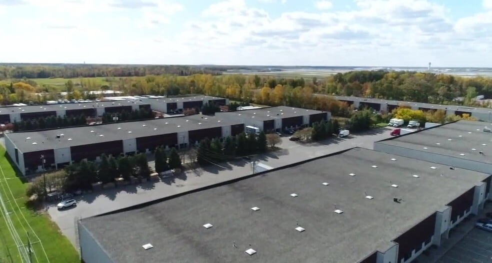 28825 Goddard Rd, Romulus, MI à louer - Vidéo sur l’inscription commerciale - Image 2 de 8