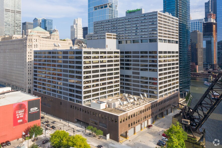 350 N Orleans St, Chicago, IL à louer - Photo du bâtiment - Image 1 de 8