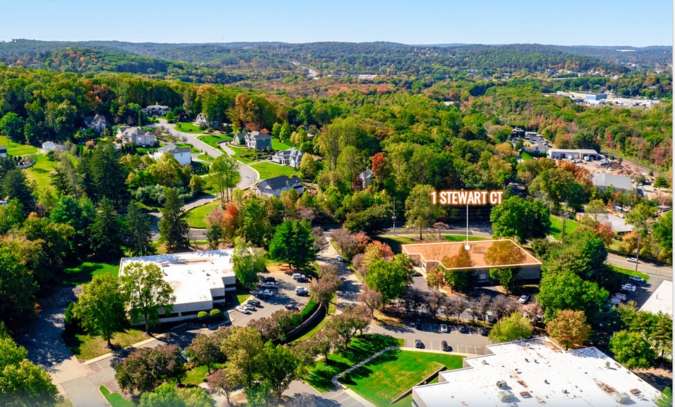 1 Stewart Ct, Denville, NJ à vendre - Photo du bâtiment - Image 1 de 11