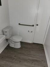 1740 NE 23rd Ter, Ocala, FL for lease Interior Photo- Image 2 of 27