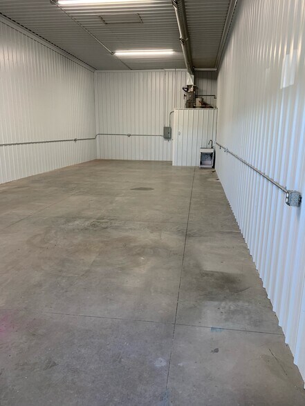 4389 N Long Rd, Columbus, IN à louer - Photo du bâtiment - Image 3 de 5