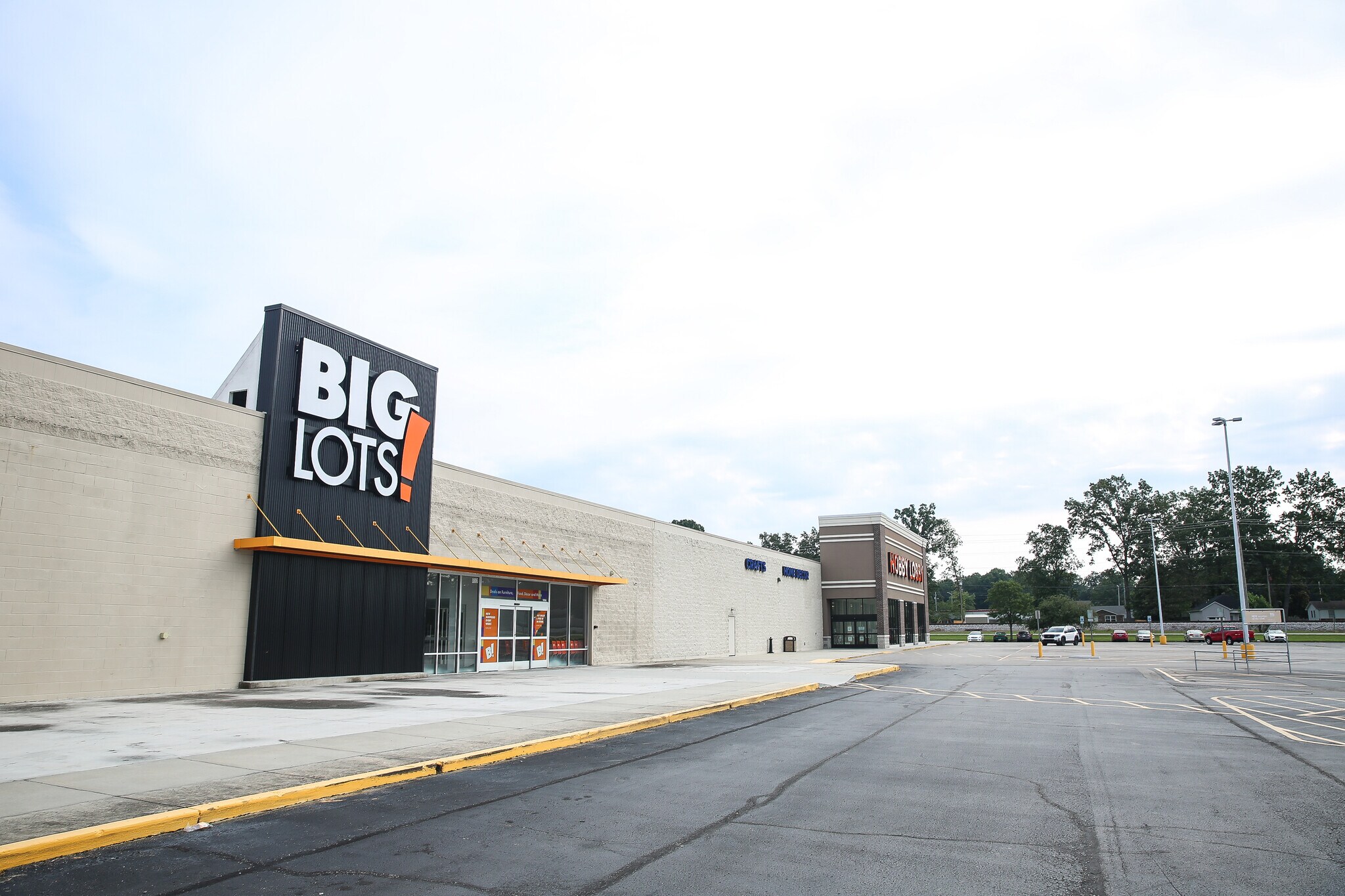 1806 N Jackson St, Tullahoma, TN for lease Primary Photo- Image 1 of 5