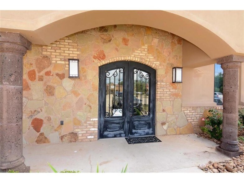 815 W Hwy 71, Bastrop, TX à louer - Photo du bâtiment - Image 3 de 4