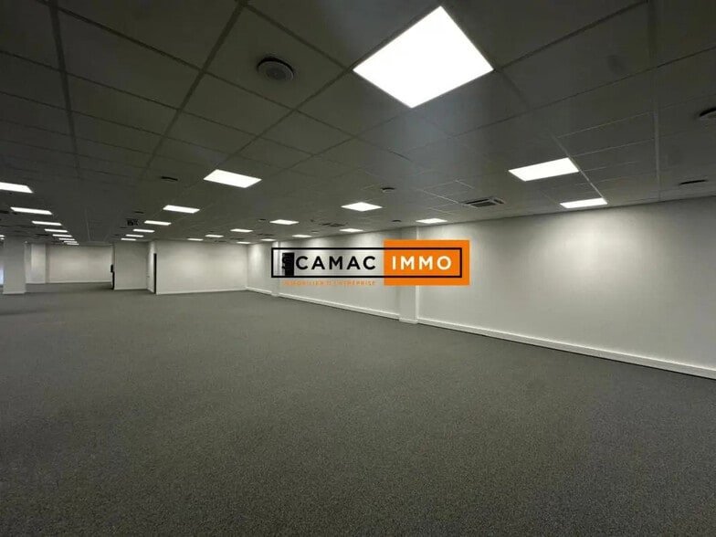 Office in Conflans-Sainte-Honorine for lease - Interior Photo - Image 2 of 13