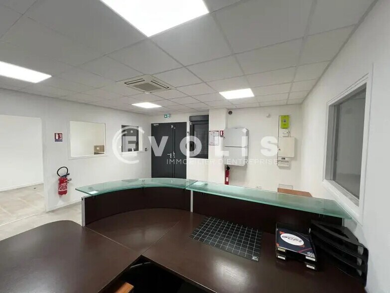 Flex in Vaulx-Milieu for sale - Interior Photo - Image 2 of 22