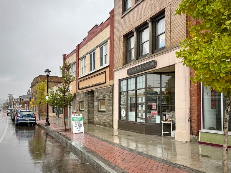 11 Clinton Ave, Cortland, NY à vendre - Photo du bâtiment - Image 3 de 46