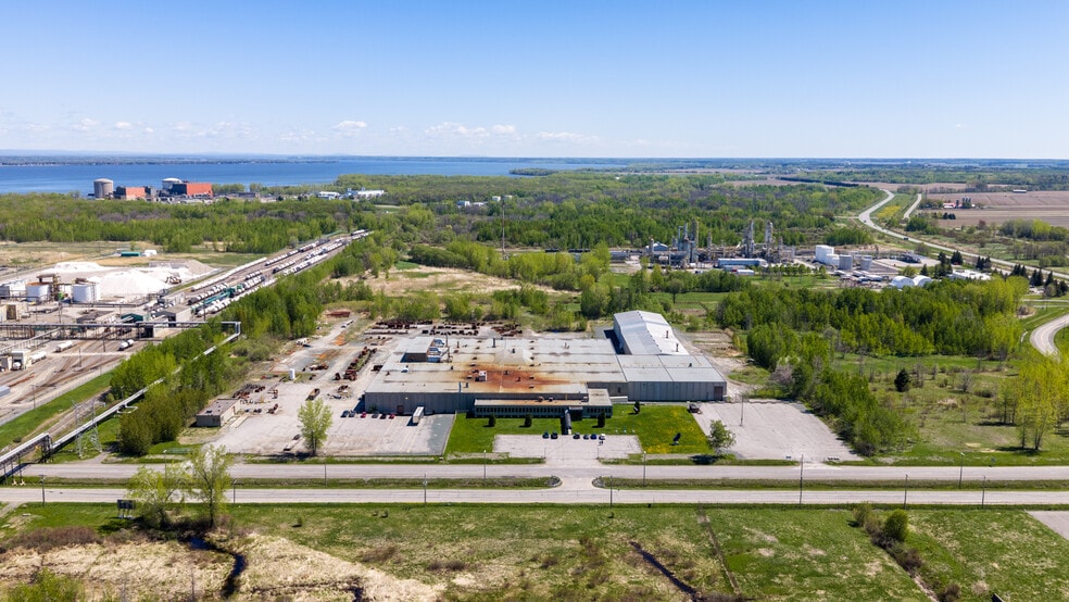 805 Boul Alphonse-Deshaies, Bécancour, QC for sale - Primary Photo - Image 1 of 34
