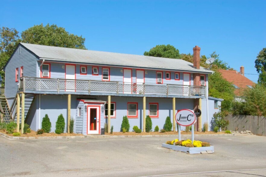 87 North Rd, Hampton Bays, NY à louer - Photo du bâtiment - Image 2 de 22