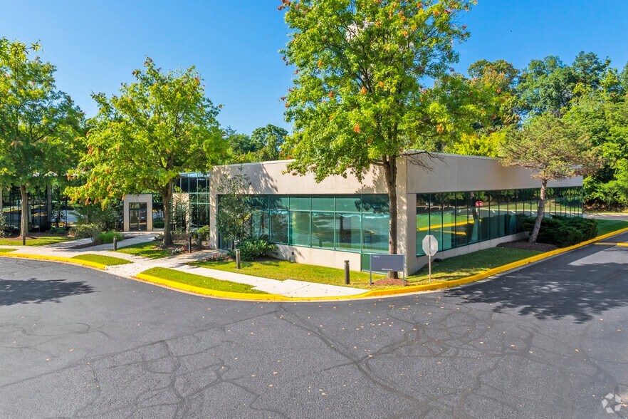 12200 Plum Orchard Dr, Silver Spring, MD for lease - Building Photo - Image 2 of 5