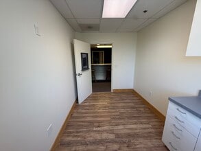 8911 Lakewood Dr, Windsor, CA for lease Interior Photo- Image 2 of 4