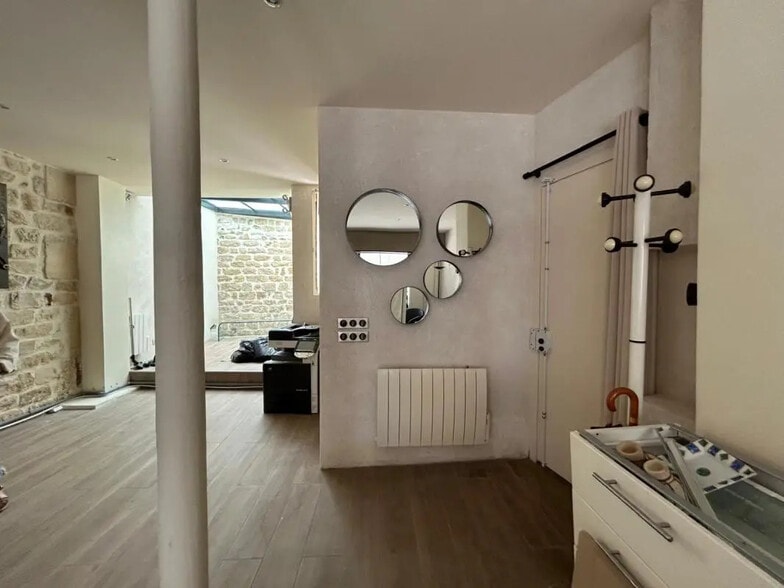 Retail in Paris for lease - Building Photo - Image 2 of 7