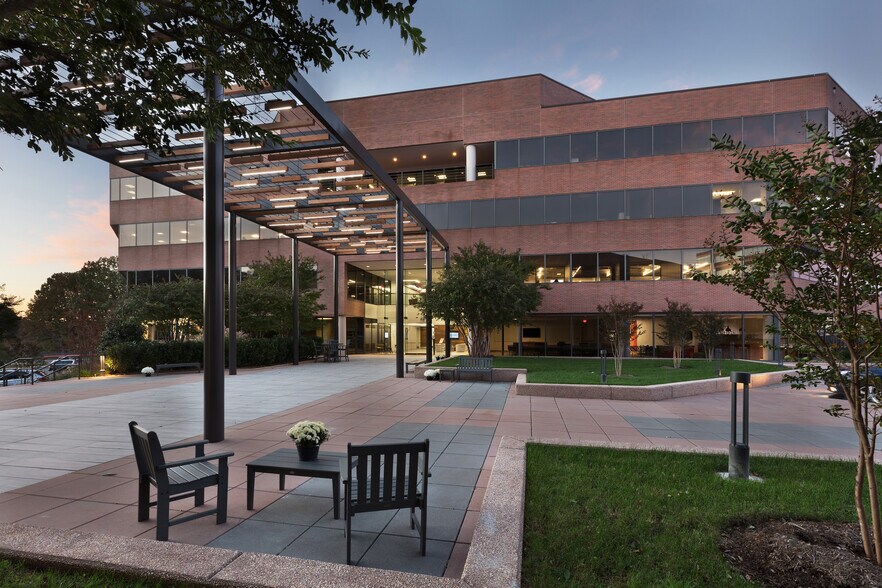 12030 Sunrise Valley Dr, Reston, VA for lease - Building Photo - Image 2 of 5