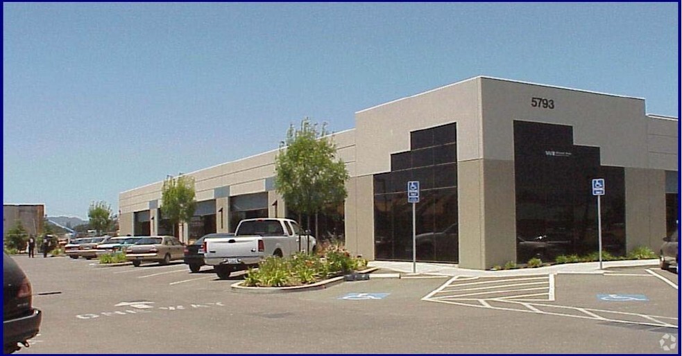 5793 Skylane Blvd, Windsor, CA for lease - Building Photo - Image 2 of 3