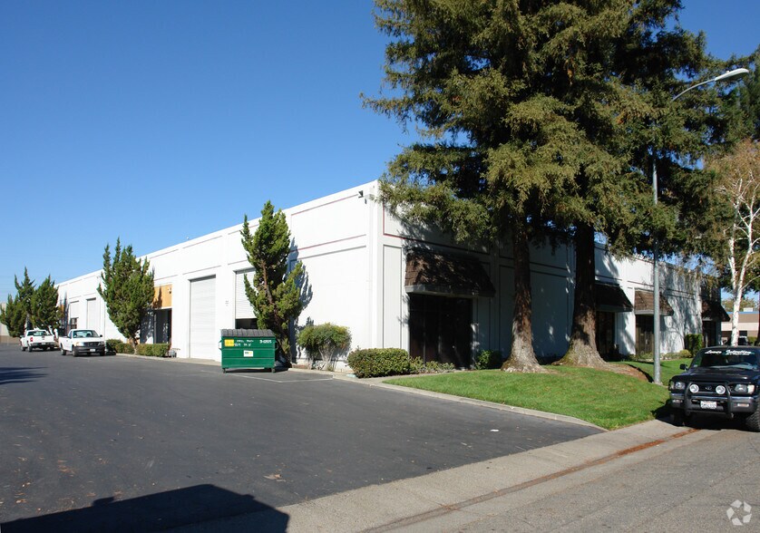 4219 S Market Ct, Sacramento, CA à louer - Photo du bâtiment - Image 3 de 3