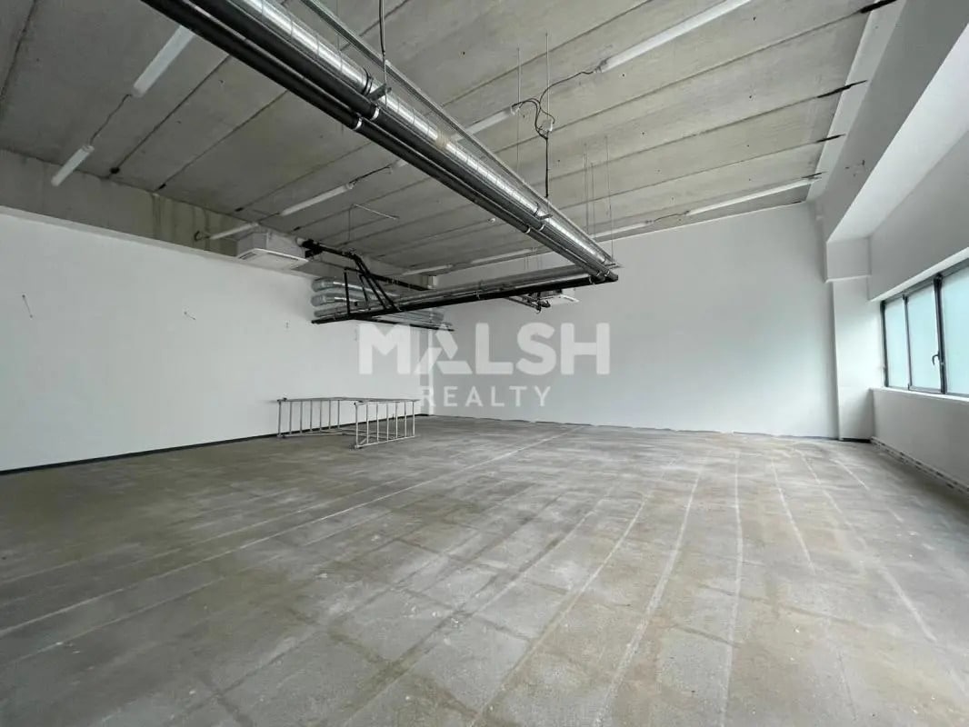 Flex in Champagne-au-Mont-d'Or for lease Interior Photo- Image 1 of 7