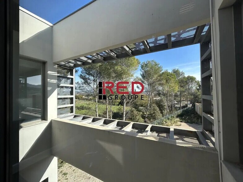 Bureau dans Gardanne à louer - Photo du bâtiment - Image 2 de 10