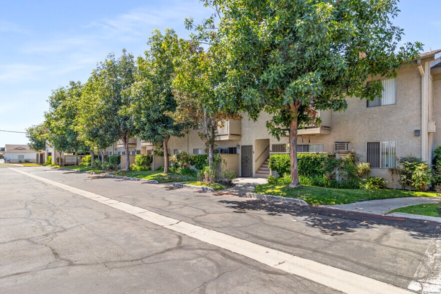 11245 Barnwall St, Norwalk, CA à vendre - Photo du bâtiment - Image 3 de 3