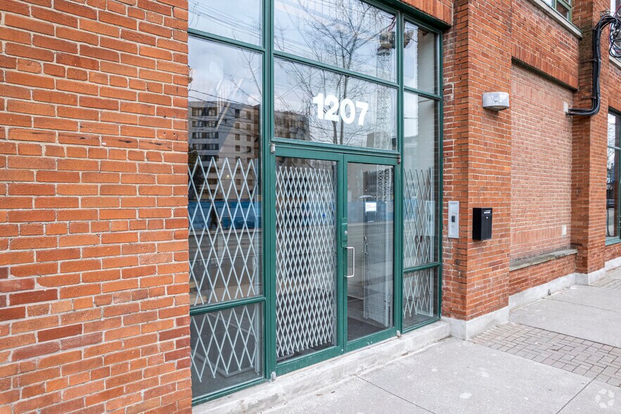 1201-1209 King St W, Toronto, ON à louer - Photo du bâtiment - Image 2 de 2