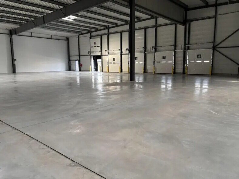 Industrial in Toulouse for lease - Interior Photo - Image 3 of 6