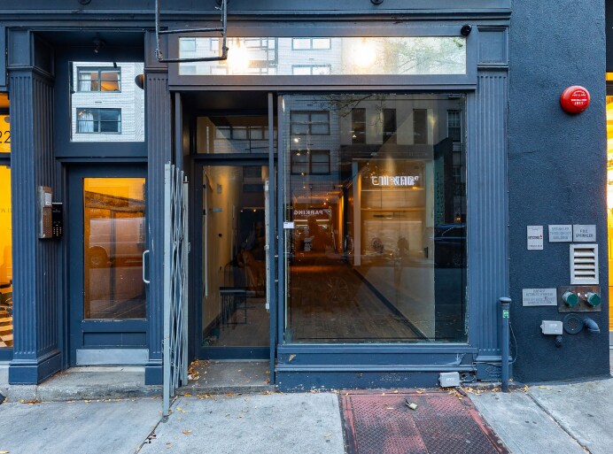 223 E 58th St, New York, NY à louer - Photo du bâtiment - Image 1 de 1