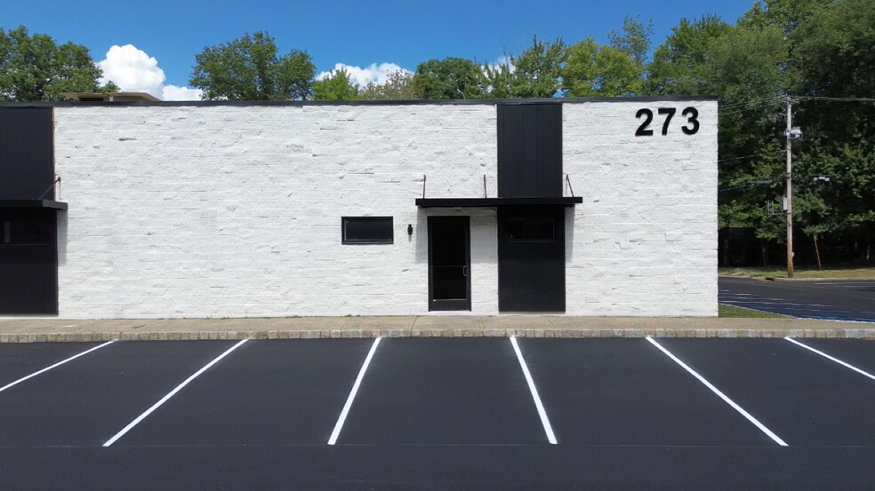 273 Franklin Rd, Randolph, NJ à louer - Photo du bâtiment - Image 2 de 8