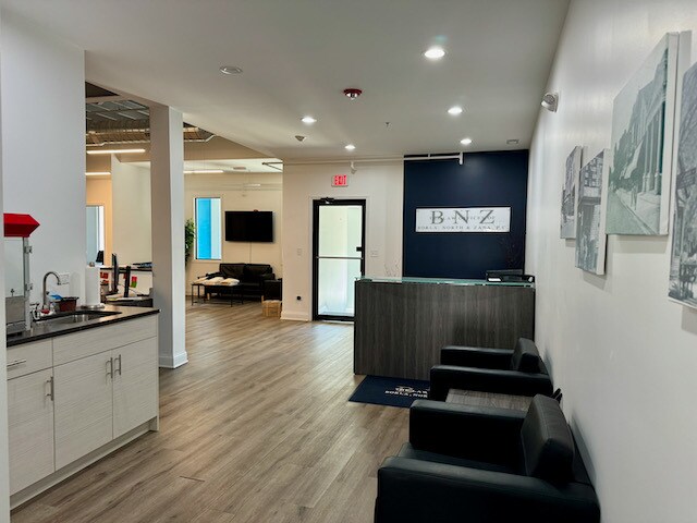 5117 Main St, Downers Grove, IL à louer - Photo du bâtiment - Image 3 de 38
