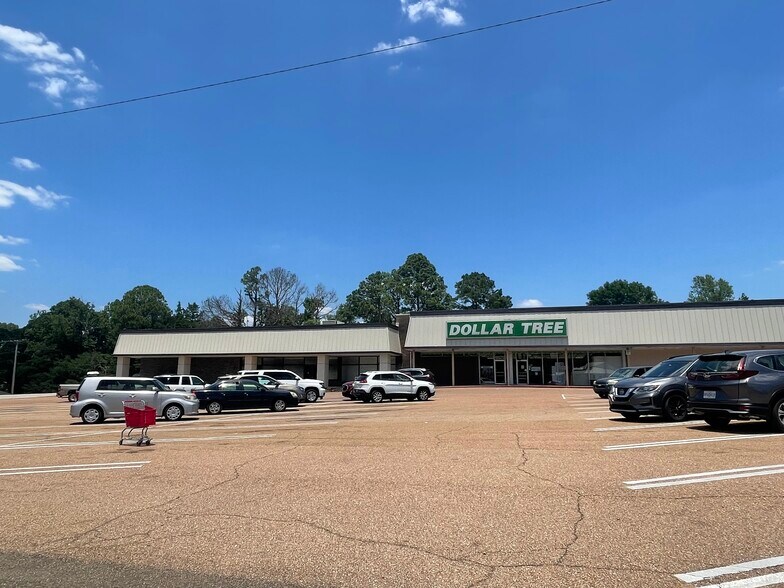 820 W Northside Dr, Clinton, MS à louer - Photo du bâtiment - Image 1 de 10