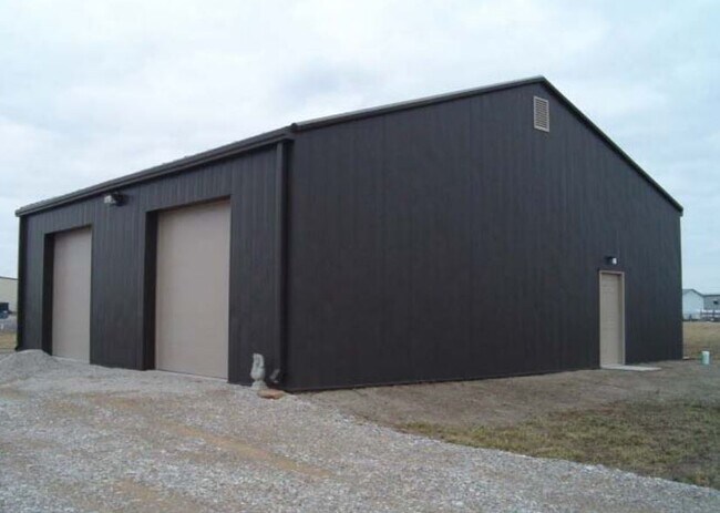 Plus de détails pour 3321 Commerce Dr, Newburgh, IN - Industriel à louer