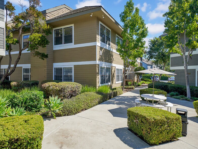 2900 Bristol St, Costa Mesa, CA à vendre - Photo du bâtiment - Image 2 de 43