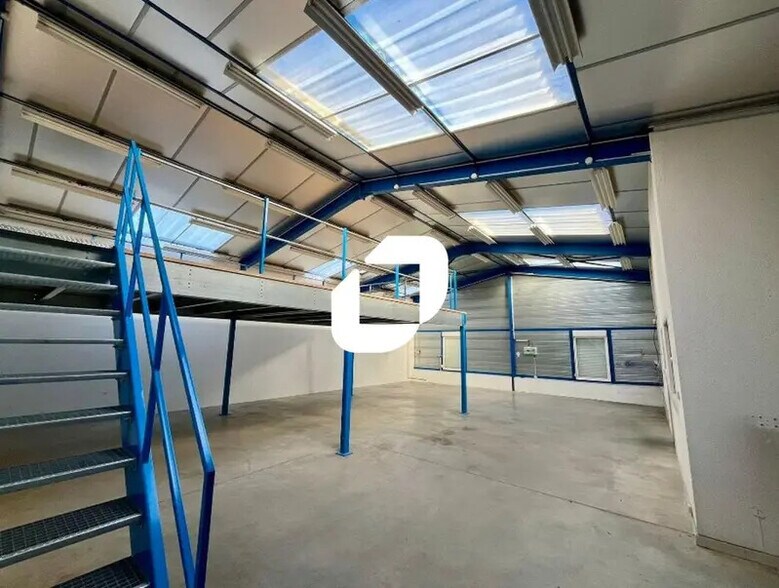 Flex in Colombier-Saugnieu for lease - Interior Photo - Image 2 of 10