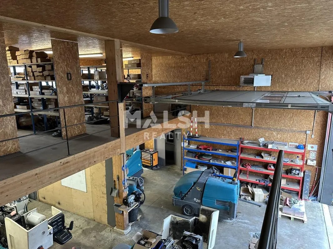 Flex in Chasse-sur-Rhône for lease Interior Photo- Image 1 of 6