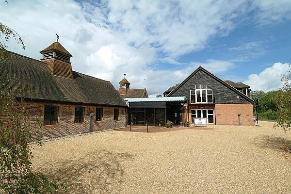 Ironsbottom, Reigate à louer - Photo du bâtiment - Image 2 de 2