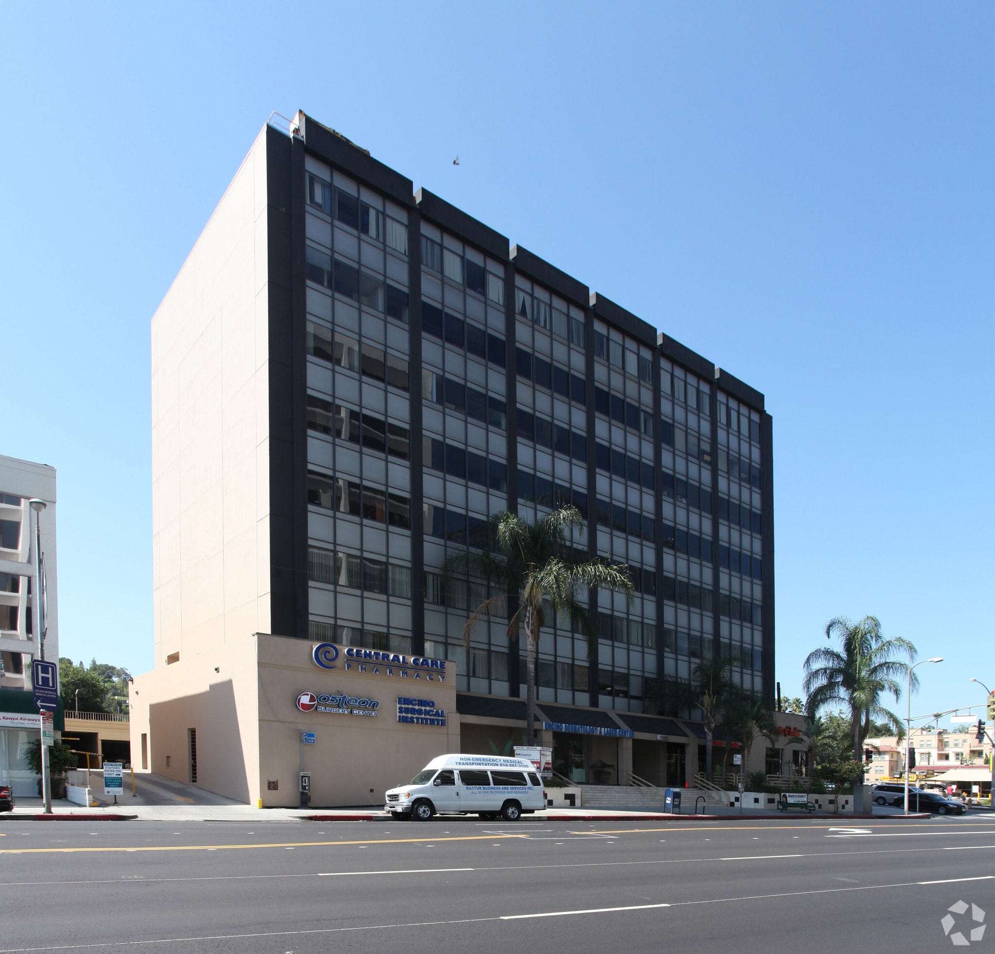 16260 Ventura Blvd, Encino, CA à louer Photo du bâtiment- Image 1 de 10