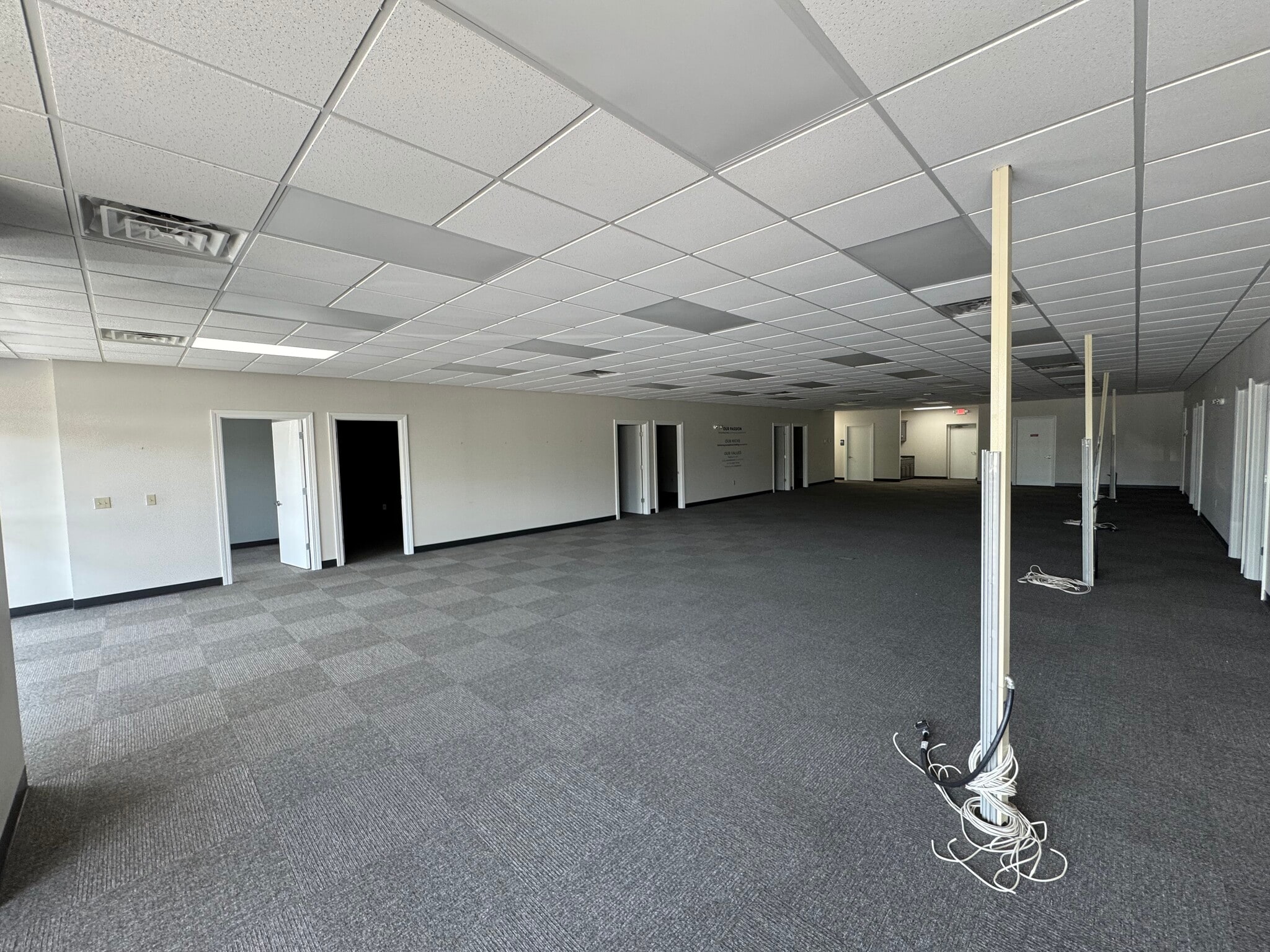 7401 Coldwater Rd, Fort Wayne, IN for lease Interior Photo- Image 1 of 3