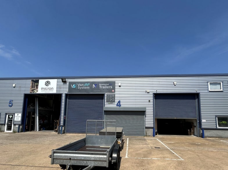 Oaks Dr, Newmarket for lease - Building Photo - Image 1 of 3