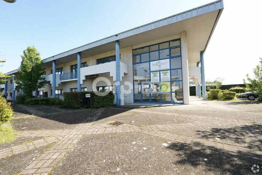Bureau dans Bron à louer - Photo du bâtiment - Image 3 de 3