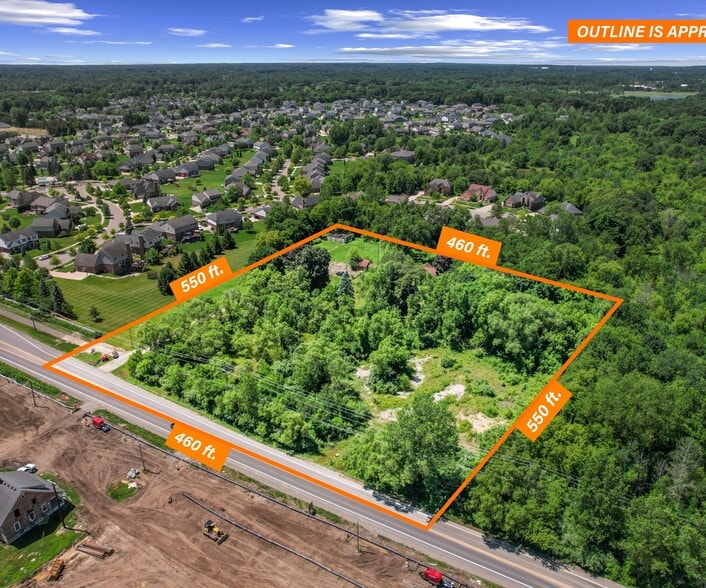 27491 Pontiac Trl, South Lyon, MI for sale - Building Photo - Image 3 of 17