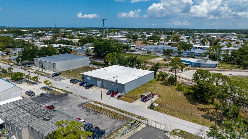 2169 10th St, Sarasota, FL à vendre - Photo du bâtiment - Image 3 de 72