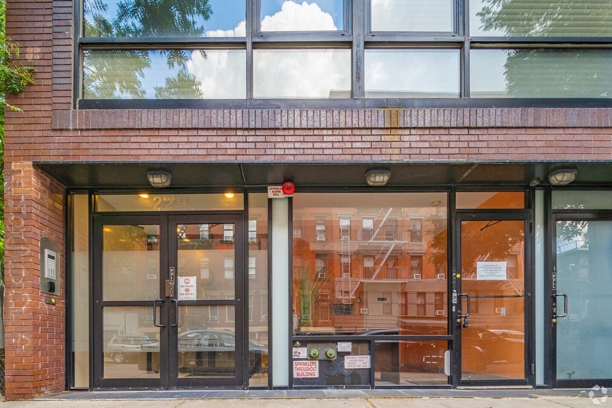229 E 2nd St, New York, NY à vendre Photo du bâtiment- Image 1 de 15